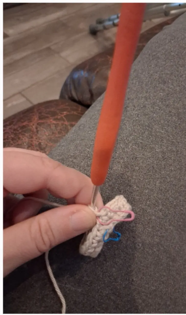 Working an increase into the top of the head